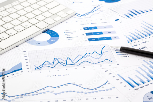 Fotografía blue graph and chart reports on office table