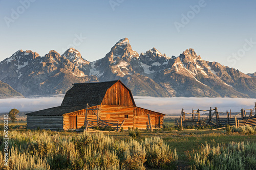 Fotografía A Sunrise of Moulton Barn in the Grand Teton National Park, WY