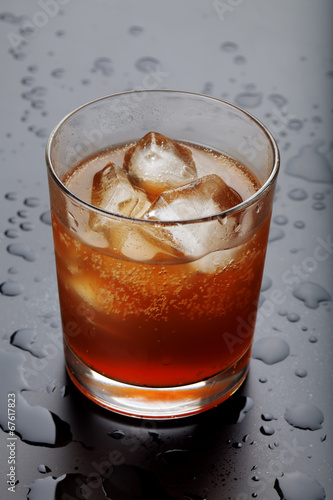 Naklejka dekoracyjna Whiskey and ice