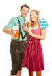 Mann und Frau mit Bier und Brezel zum Oktoberfest
