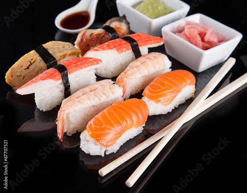 Naklejka samoprzylepna Zestaw sushi japoński owoce morza