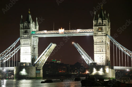 Naklejka samoprzylepna Tower Bridge w nocy