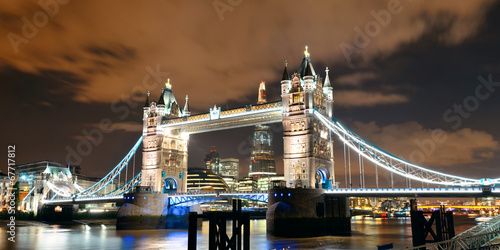 Naklejka samoprzylepna Tower Bridge Londyn