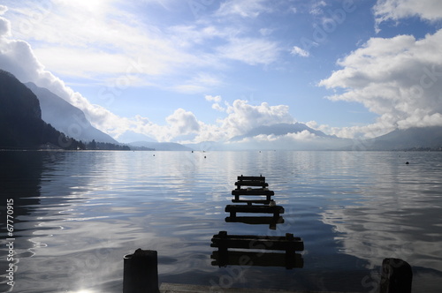 Board z aluminiowym obramowaniem Cichy widok jeziora Annecy