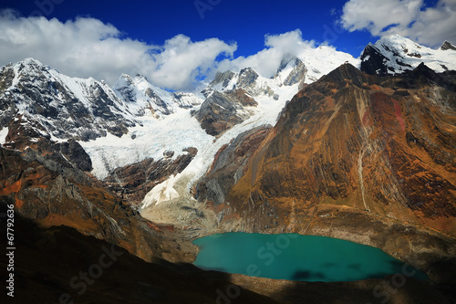 Board z aluminiowym obramowaniem Cordiliera huayhuash, peru, ameryka południowa