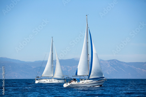 Board z aluminiowym obramowaniem Luksusowe jachty. 