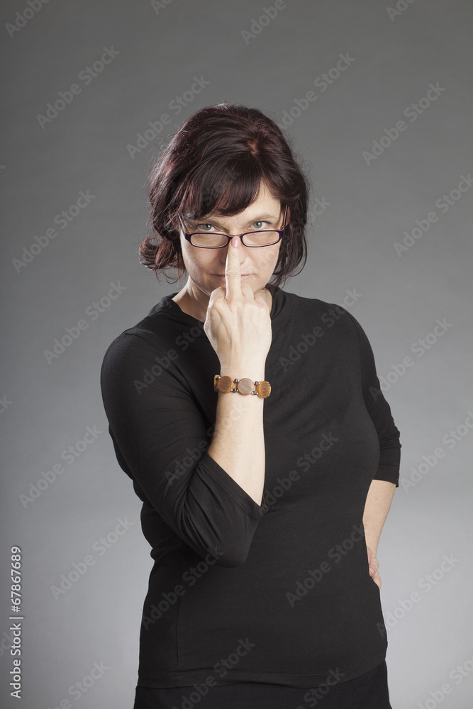 Frau mit Mittelfinger an der Brille Stock Photo | Adobe Stock
