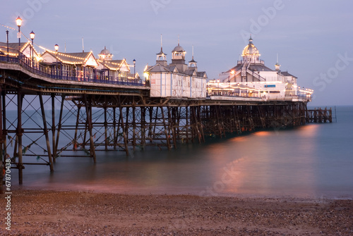 Obraz na płótnie canvas czteroczęściowy "tetraptyk" Molo w Eastbourne w nocy