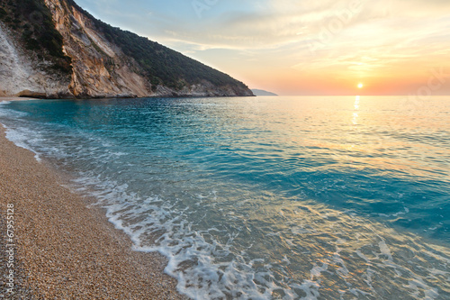 Fotoboard na płycie Zachód słońca na plaży myrtos (Grecja, Kefalonia, Morze Jońskie).