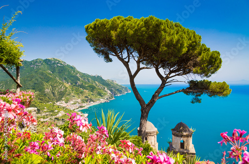 Tapeta ścienna Widok z lotu ptaka wybrzeża amalfi, ravello, Kampania, Włochy