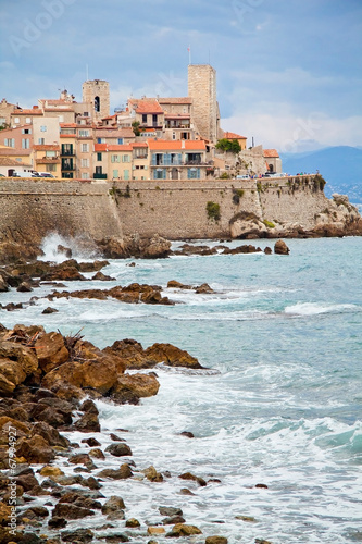 Board z aluminiowym obramowaniem Skaliste wybrzeże antibes, francja. 