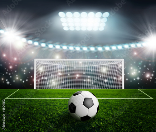 Board z aluminiowym obramowaniem Piłka nożna na arenie stadionu zielony