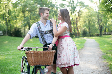 Wall Mural - hübsches Pärchen in Tracht