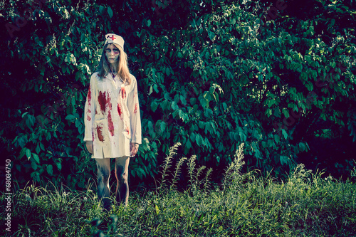 Plakat na papierze fotorealistycznym Pielęgniarka zombie