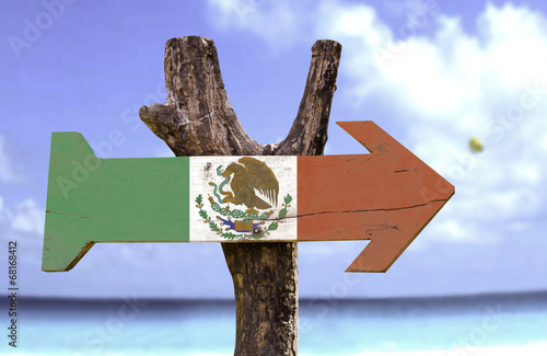 Fotografija Mexico wooden sign with a beach on background