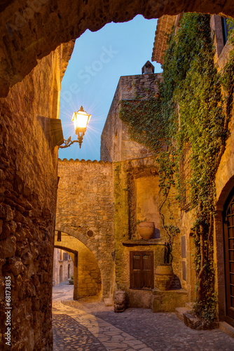 Tapeta ścienna na wymiar Famous medieval Town Pals, Costa Brava, Spain.