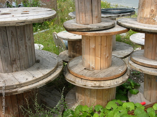 Leere Kabeltrommeln Aus Holz Im Gewerbegebiet In Wetzlar Kaufen Sie Dieses Foto Und Finden Sie Ahnliche Bilder Auf Adobe Stock Adobe Stock