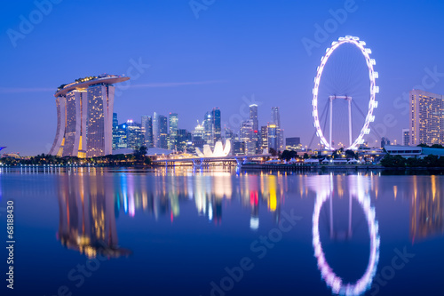 Naklejka samoprzylepna Singapur skyline w nocy.