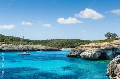 Naklejka samoprzylepna Zakotwienie przy mallorca nationl parka krajobrazem.