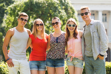 Canvas Print - group of smiling friends outdoors