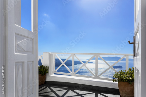 Naklejka na szybę Balcony above the sea