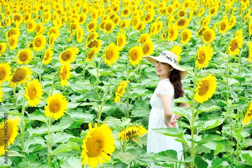 ひまわり畑と白いワンピースを着たアジア人の女性 Acheter Cette Photo Libre De Droit Et Decouvrir Des Images Similaires Sur Adobe Stock Adobe Stock ひまわり畑と白いワンピースを着たアジア人の女性 Acheter Cette Photo Libre De Droit Et Decouvrir Des Images Similaires Sur Adobe Stock Adobe Stock