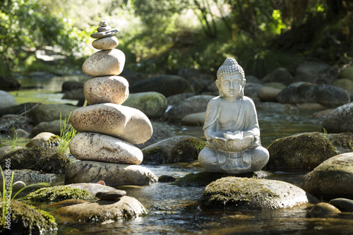 Fototapeta na wymiar Bouddha et Bien-être