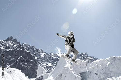 Board z aluminiowym obramowaniem Sport na snowboardzie