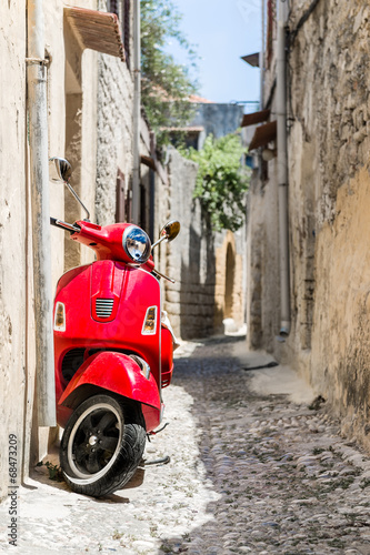 Naklejka na drzwi Classic red scooter