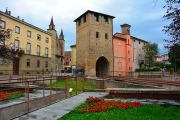 Wall Mural - Fidenza en italie, porta Romanica