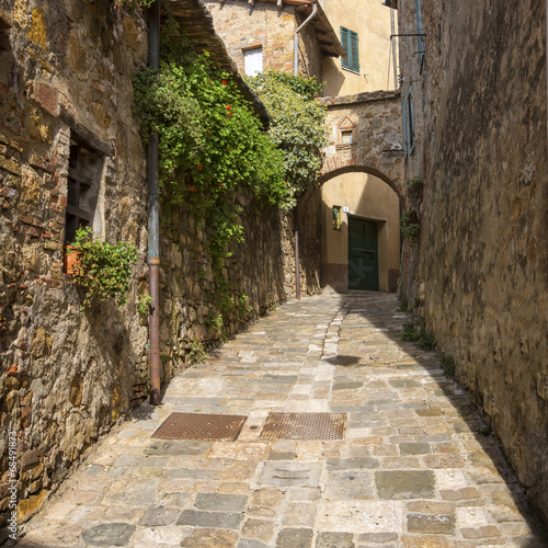 Plakat na papierze fotorealistycznym Stara ulica w val d'orcia miasto w Tuscany