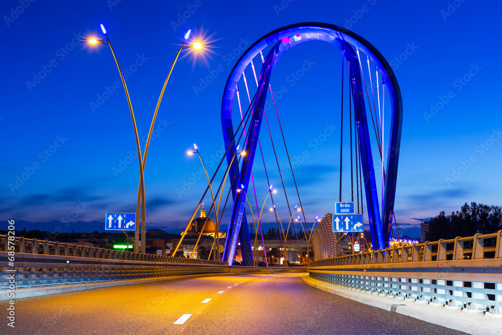 Cable stayed bridge in Bydgoszcz at night, Poland - obrazy, fototapety, plakaty 