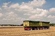 © fefufoto - Zwei Anhänger für die Kornernte stehen auf dem Feld