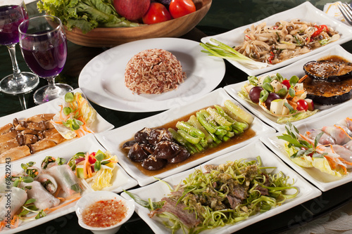 Naklejka - mata magnetyczna na lodówkę diet food set, round table full with vegetarian food with rice