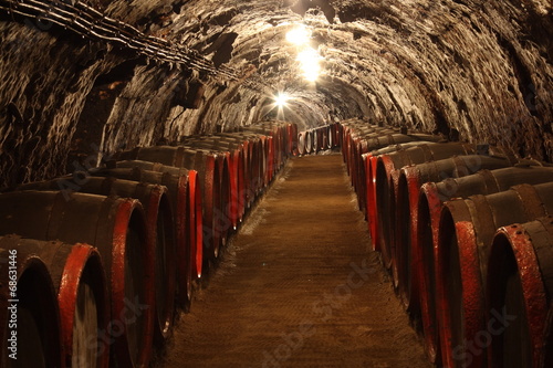 Board z aluminiowym obramowaniem Piwnica na wino w tokaj, Węgry