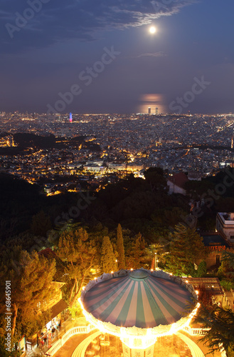 Naklejka samoprzylepna Panoramę Barcelony w nocy