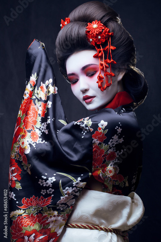 Naklejka - mata magnetyczna na lodówkę young pretty geisha in kimono