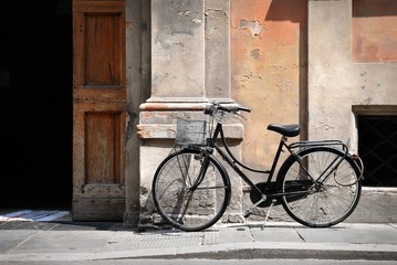 Fototapete - Italian old style bicycle