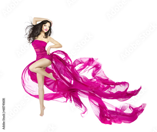 modelka-w-rozowej-dlugiej-sukience