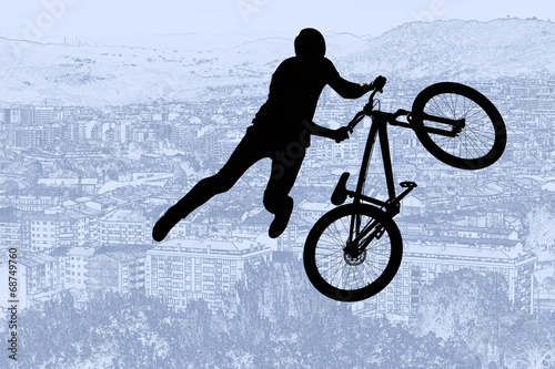 Fotoboard na płycie Sylwetka bmx sport jeździec w akcji z tłem scenerii