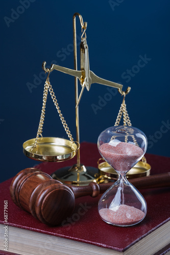 Naklejka na szybę time and justice