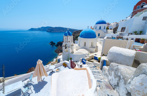 Tapeta ścienna Piękna biała wioska oia w santorini, grecja