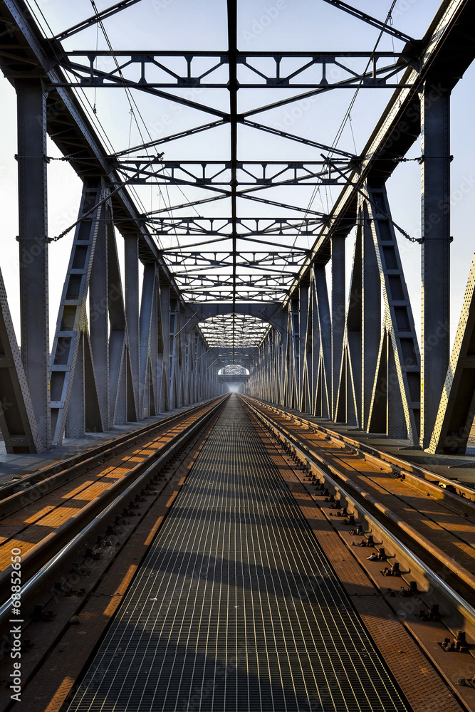 Kolejowy most kratownicowy - obrazy, fototapety, plakaty 