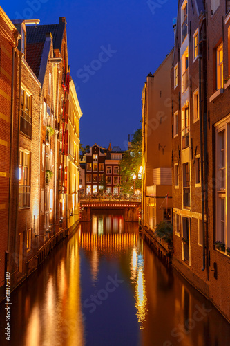 Fotoboard na płycie Nocny widok na miasto z Amsterdamu kanał i most