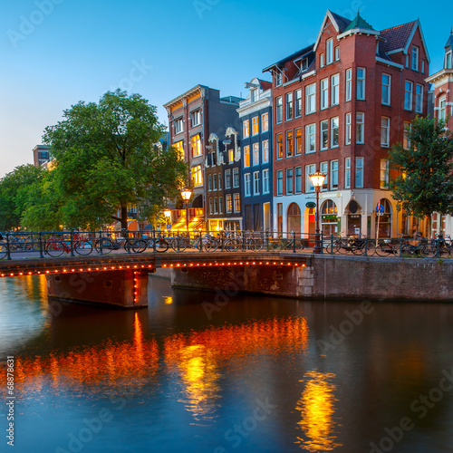 Fotoboard na płycie Nocny widok na miasto z Amsterdamu kanał z holenderskimi domami