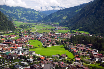 Wall Mural - Mayrhofen - Zillertaler Alpen - Österreich