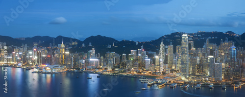 Naklejka samoprzylepna Panorama hong kong o zmierzchu