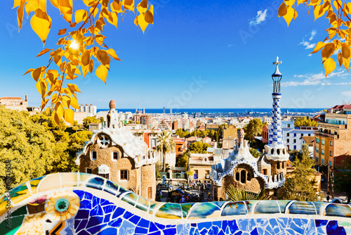 Fototapety Antoni Gaudí  park-guell-w-barcelonie-hiszpania