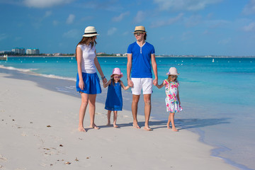 Poster - Happy family with two girls on summer vacation