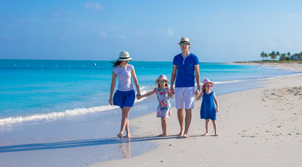 Poster - Family of four on beach vacation